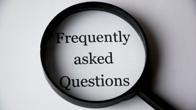 Lupe, die den Text "Frequently asked Questions" zeigt